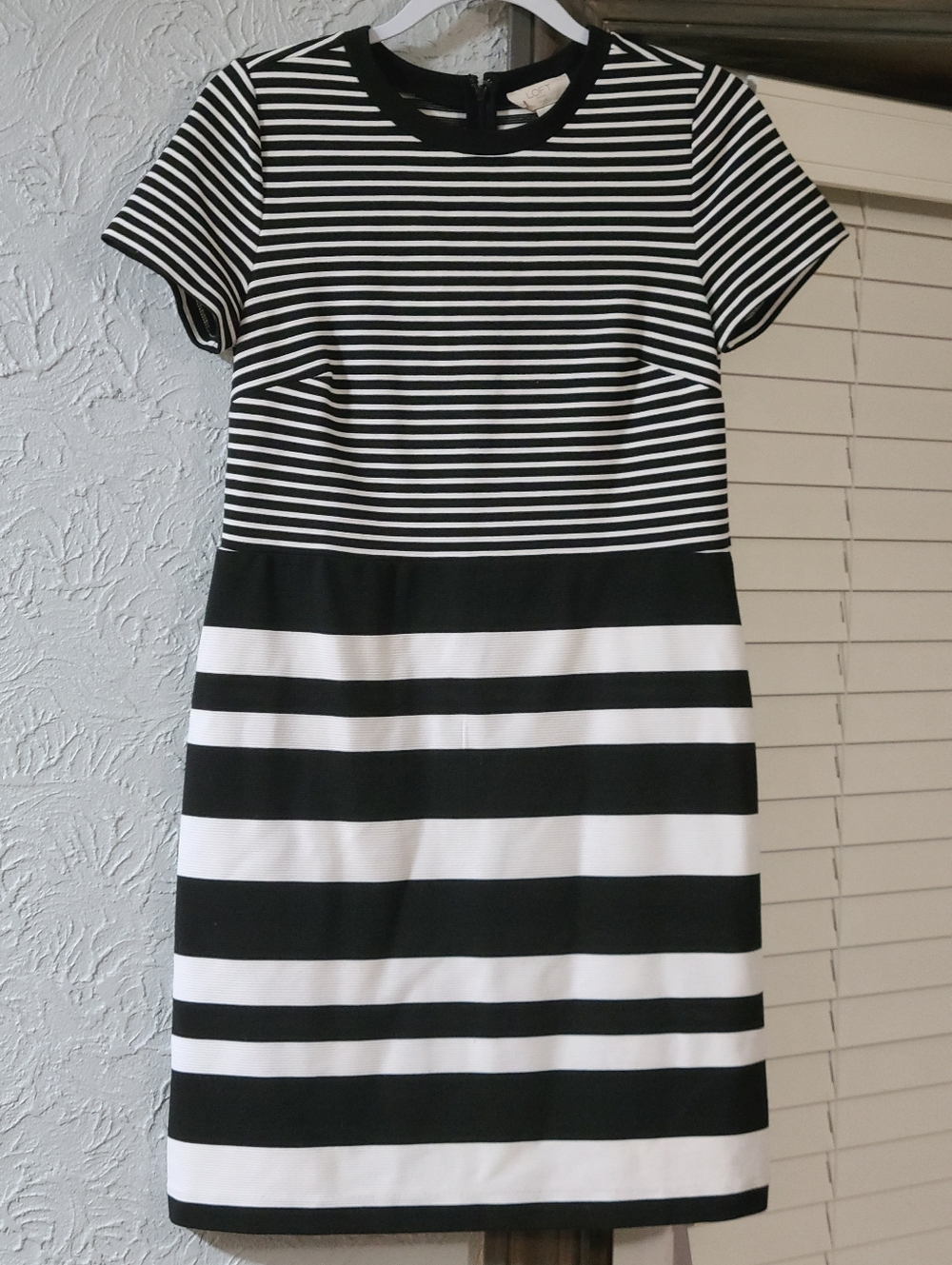 Ann Taylor Loft Black White Striped Short Sleeve Dress Bodycon Sz 10P Stretch